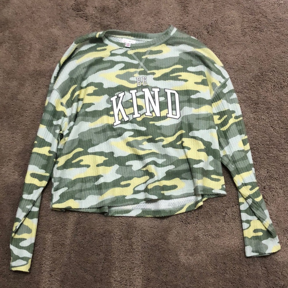 Be kind camo cropped long-sleeve